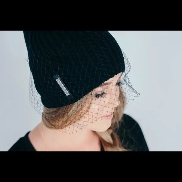 Valentina
Soia & Kyo Mesh Classic knit toque - Picture 5 of 5